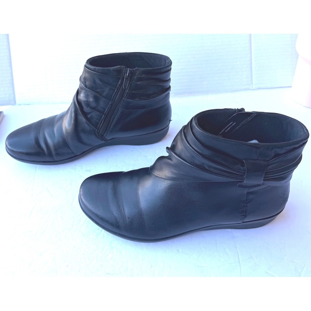 Clarks Black Leather Ruched Low Wedge Heel Zip Ankle Bootie Boots‎ 8M